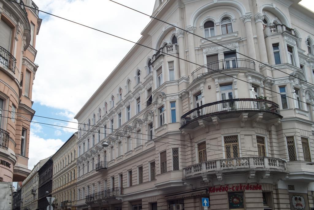 Inviting Flat In The Heart Of Town Apartment Budapest Exterior photo